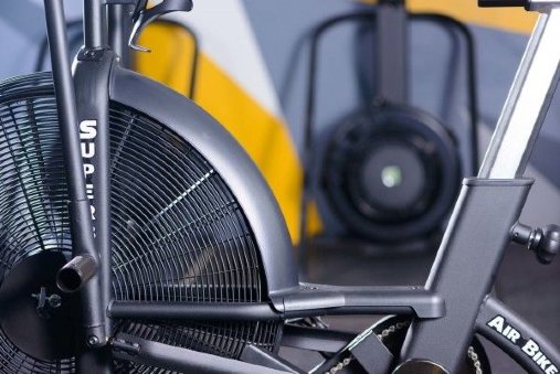 Велотренажер эирбайк Superb Air Bike с компьютером и крылом в комплекте