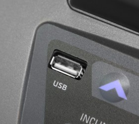 USB-порт для прослушивания музыки и зарядки мобильного устройства