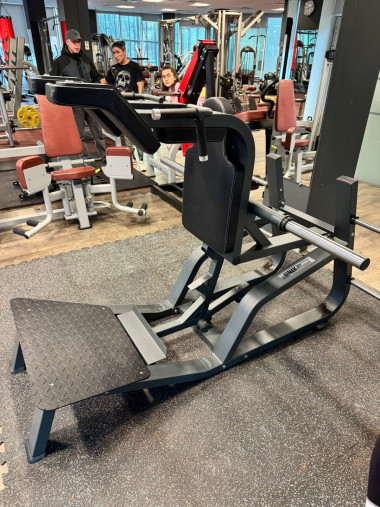 Тренажер для приседаний Гакк машина UNIX Fit PRO (UC-1665) Тренажер для приседаний Гакк машина UNIX Fit PRO (UC-1665)