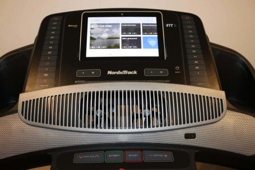 Беговая дорожка NordicTrack Commercial 1750 NEW с цветным 7-дюймовым HD тачскрин дисплеем